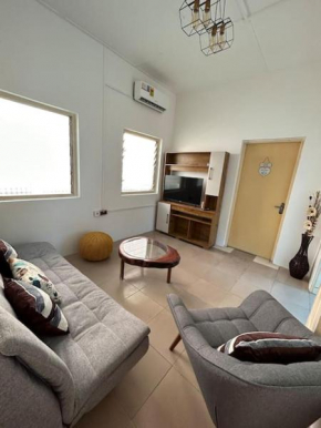 Big, Beautiful & secure house - Oxford st Barnor
